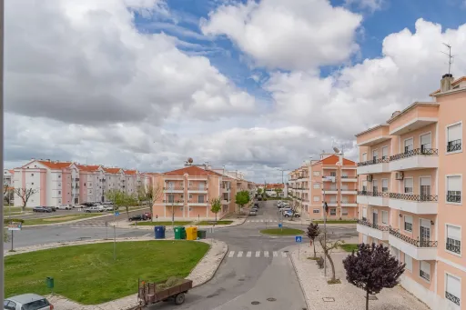 Apartamento T3 excelente localização no Porto Alto