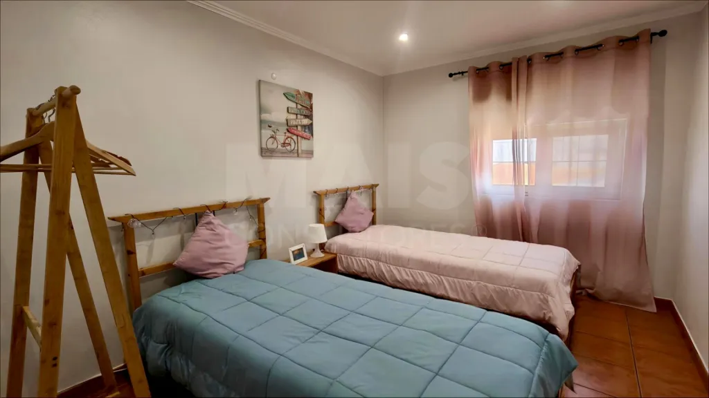 Ap. em Moradia T1+1, c/ Varanda, Vista Mar, Jacuzzi e Parqueamento !