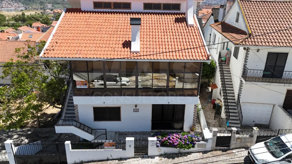 Moradia T4 + Lote de Terreno  p/ Construção na Pontinha