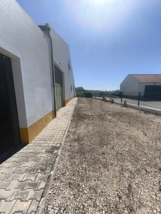 Propriedade com Piscina e Instalações Equestres – Um Refúgio Tranquilo com Potencial de Expansão