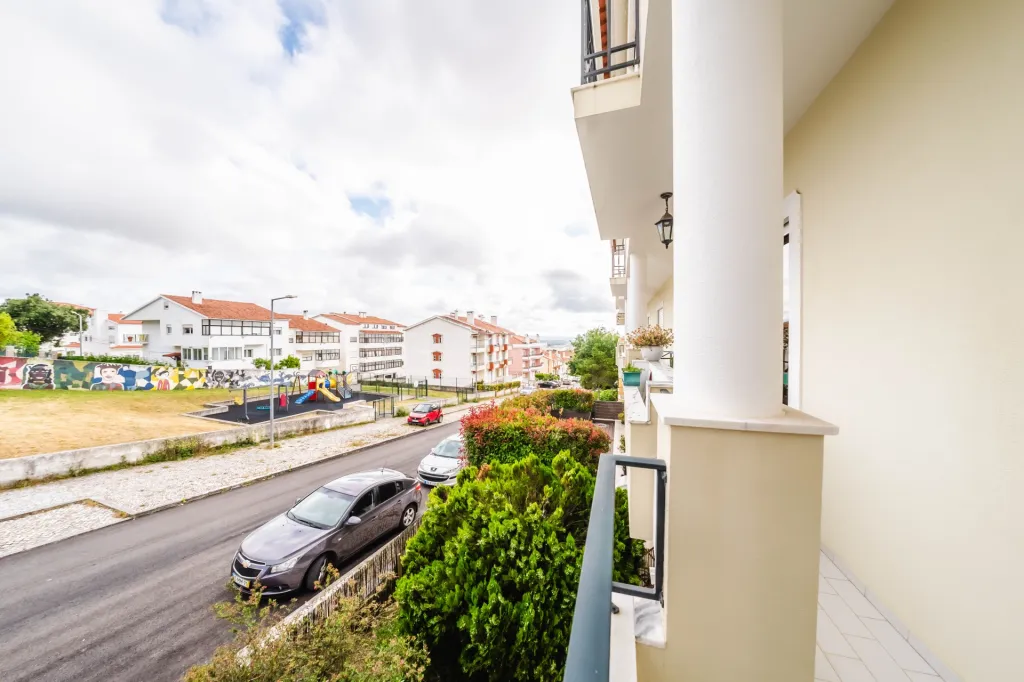 Apartamento T3 na Encosta do Sol — Espaço, Conforto e Excelente Exposição Solar