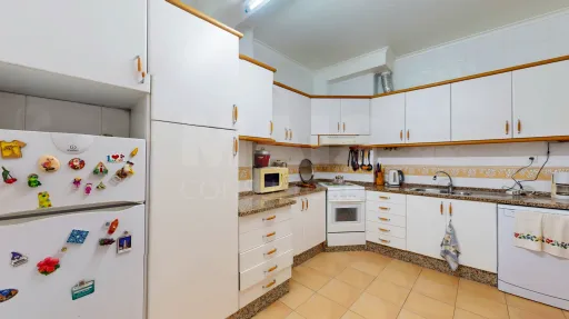 3 Bedroom Apartment in Benfica - Elevator, Natural Light and Central Location