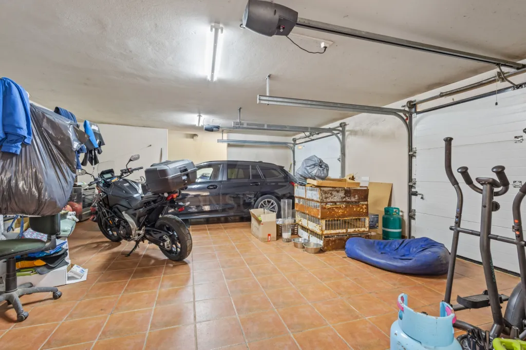Moradia T5 com piscina e garagem em terreno de 2.000m2 na Bufarda