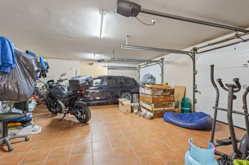 Moradia T5 com piscina e garagem em terreno de 2.000m2 na Bufarda
