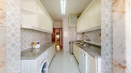 Apartamento T3 Remodelado no Centro de Oeiras | Elevador | 105 m² | Excelente Oportunidade
