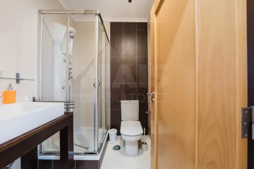 Apartamento T2 com terraço e garagem nas Caldas da Rainha