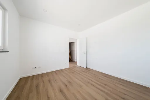 Exclusiva Moradia T4 Moderna com Conforto e Elegância Perto das Praias de Peniche