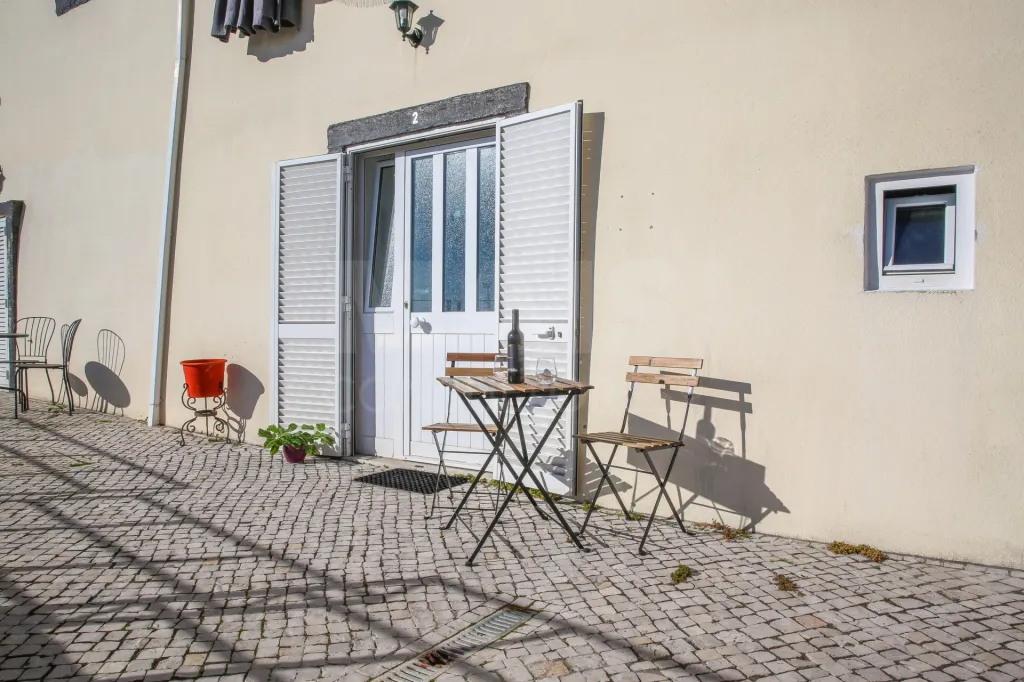 Apartamento com terraço e vista de rio
