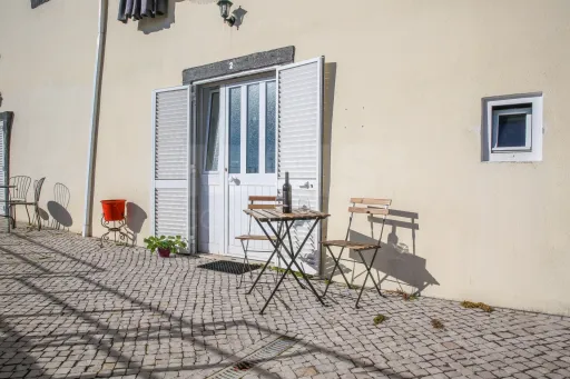 Apartamento com terraço e vista de rio