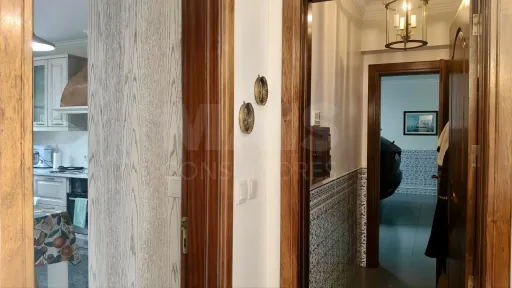 Moradia T5 de Prestígio com Vista Mar, Terreno de 2.075 m² e Detalhes Artísticos Exclusivos