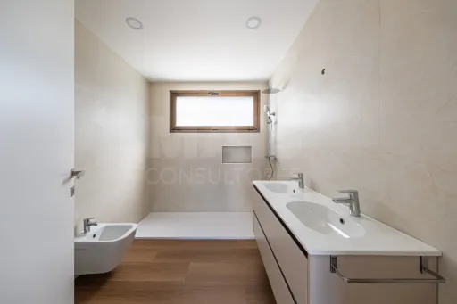 Moradia T3 (3 Suítes) com piscina - Salir do Porto
