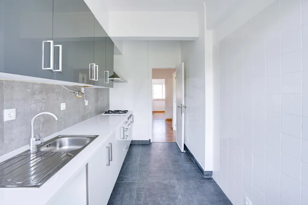 T2 Remodelado na Ramada | 3 Frentes | Excelente Luz Natural