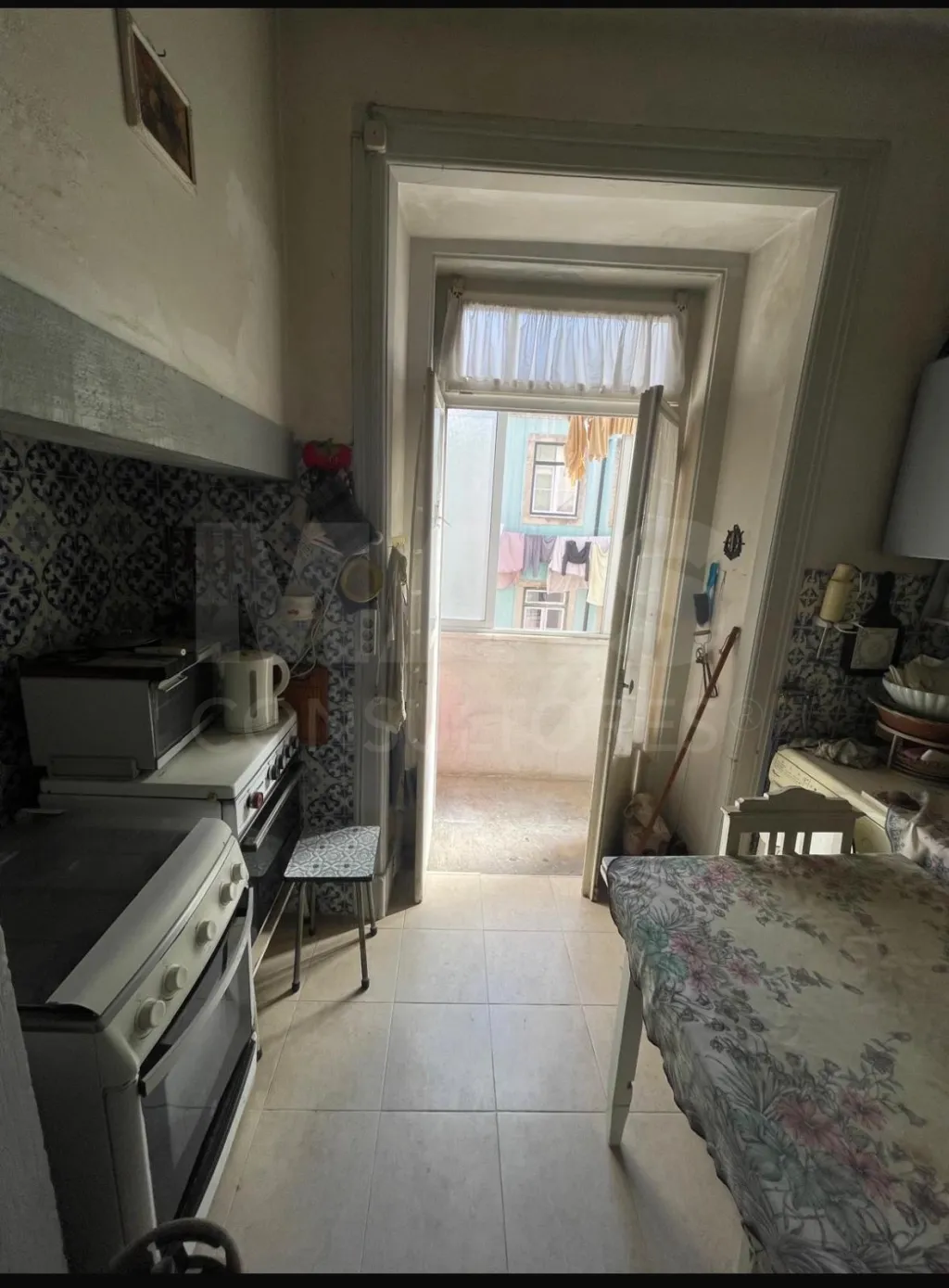 🏡Apartamento T4 para recuperação total em zona com charme histórico no coração de Lisboa!