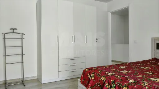 MORADIA T3 Remodelada, Mobilada c/ Suite Master, Terraço, Garagem, Vista Serra, Perto das Praias!