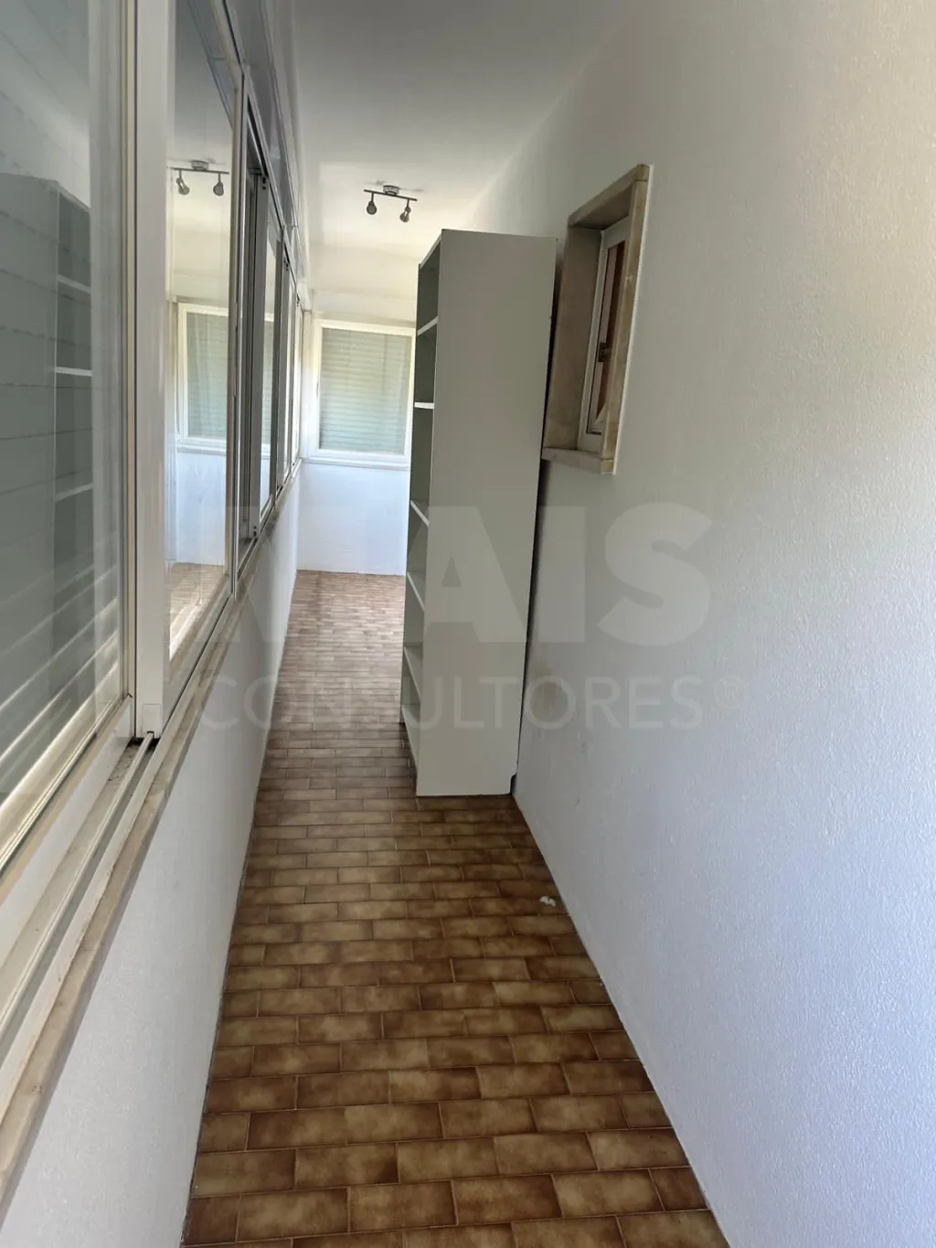 T2 com Cozinha Equipada e Varanda junto ao Metro de Odivelas