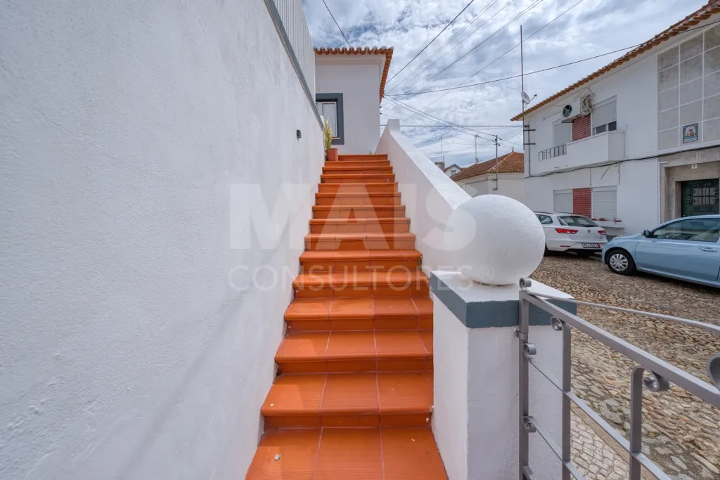 Moradia T3 renovada centro de Coruche