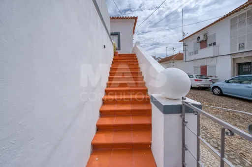 Moradia T3 renovada centro de Coruche