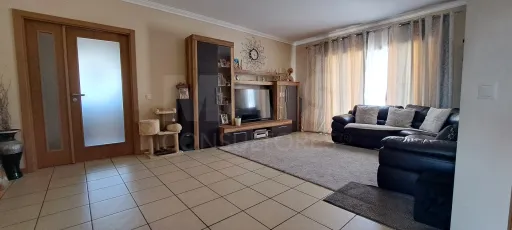 Apartamento T2+1 com piscina na Guia próximo do Mar