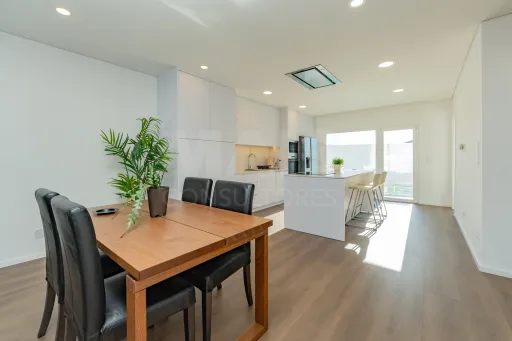 Contemporary 3 bedroom villa with private pool in Porto Alto