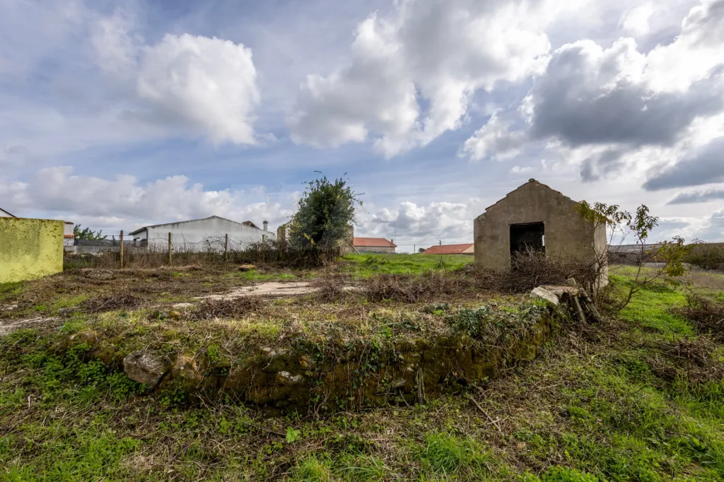 Moradia Térrea para Reabilitar com Terreno, Vista Mar e Vista Sítio da Nazaré – Bárrio, Alcobaça