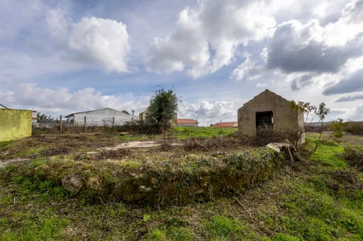 Moradia Térrea para Reabilitar com Terreno, Vista Mar e Vista Sítio da Nazaré – Bárrio, Alcobaça
