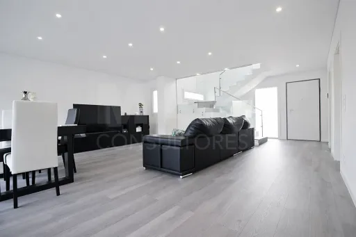 Moradia T4+1 Premium | Garagem | Terraços | Quintal