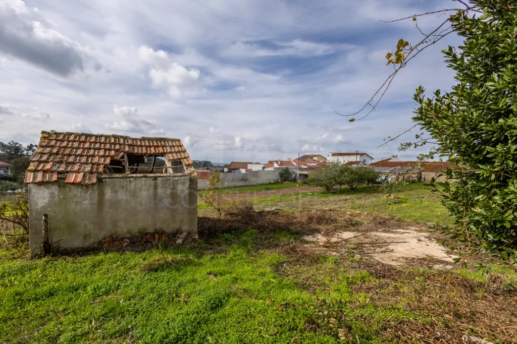 Moradia Térrea para Reabilitar com Terreno, Vista Mar e Vista Sítio da Nazaré – Bárrio, Alcobaça
