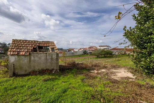 Moradia Térrea para Reabilitar com Terreno, Vista Mar e Vista Sítio da Nazaré – Bárrio, Alcobaça