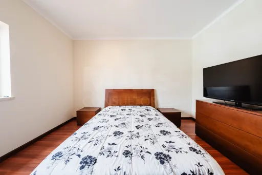 Moradia T4 em Olho Marinho | 260m² | Lote 734m²