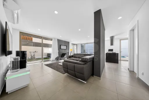 Moradia T4 com Piscina e Rooftop a minutos da Praia | Salir do Porto