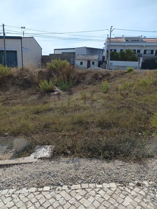Terreno para construção em zona privilegiada de Montemor