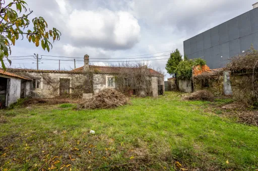 Moradia Térrea para Reabilitar com Terreno, Vista Mar e Vista Sítio da Nazaré – Bárrio, Alcobaça