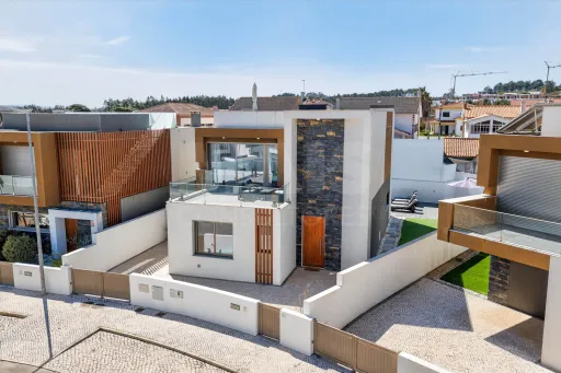 Moradia T4 com Piscina e Rooftop a minutos da Praia | Salir do Porto