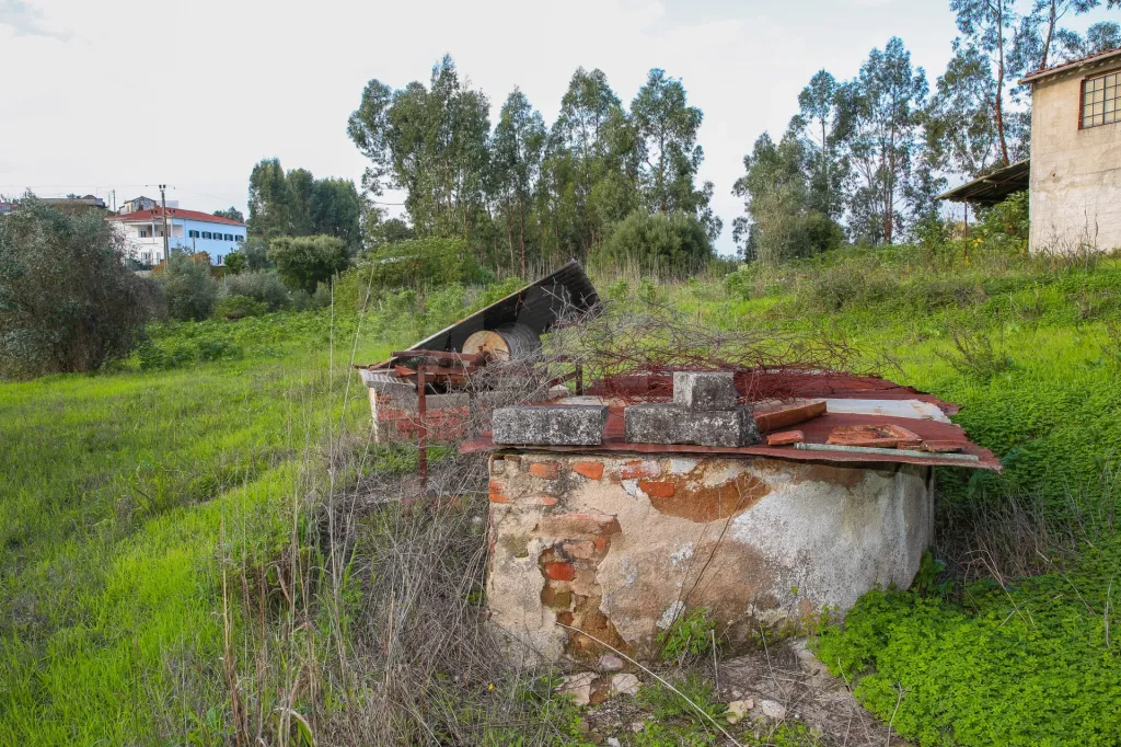 🏡 Oportunidade Única: Moradia Centenária inserida em lote 2560m2
