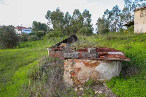 🏡 Oportunidade Única: Moradia Centenária inserida em lote 2560m2