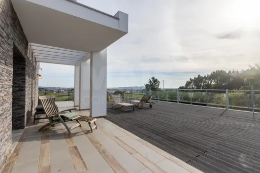 Moradia T4 de luxo no Barrocalvo, Carvalhal, Bombarral