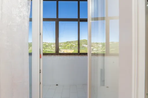 Vista Rio + Espaço Extra – O T2+1 que Vais Querer a 25 Minutos de Lisboa