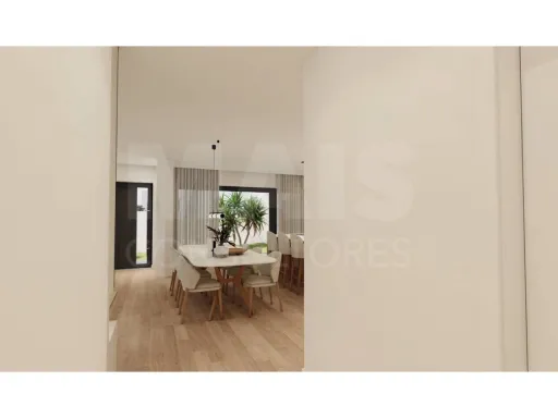 Moradia Contemporânea T4 com Suite Master, Piscina de Água Salgada, Garagem e Acabamentos Premium !