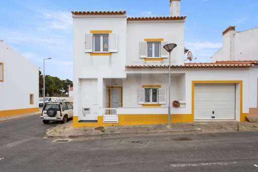 Moradia T3 com quintal e garagem em Aljezur