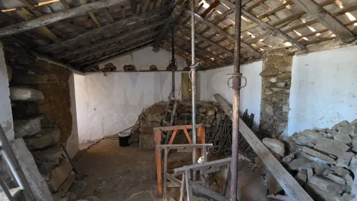 House for restoration in Chã- Sobral de Monte Agraço