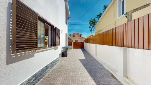 Moradia Isolada T3 com Jardim Privativo na Aroeira – Viva entre o Pinhal e o Mar