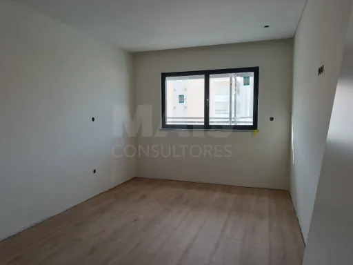Apartamento T3 com varanda - Rinchoa - Rio de Mouro