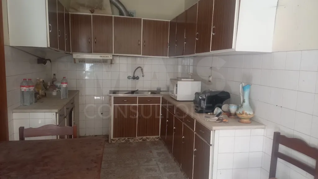Moradia T2+1 para Remodelar com 676 m² de Terreno | Vila Chã de Ourique