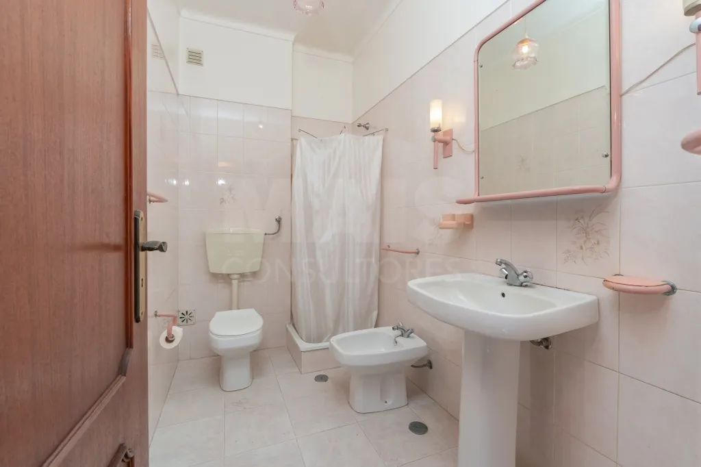 Oportunidade no Porto Alto, moradia T4+1 com 204m2 e logradouro.