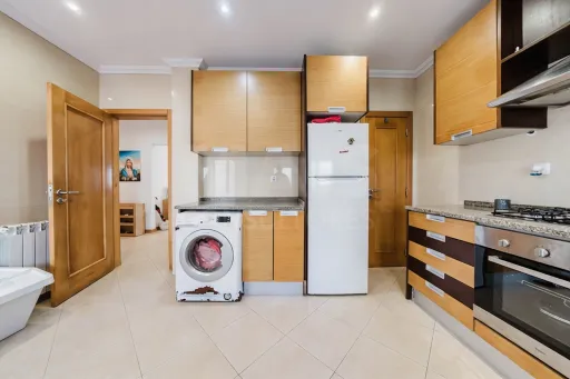 Apartamento T2 com terraço e garagem nas Caldas da Rainha