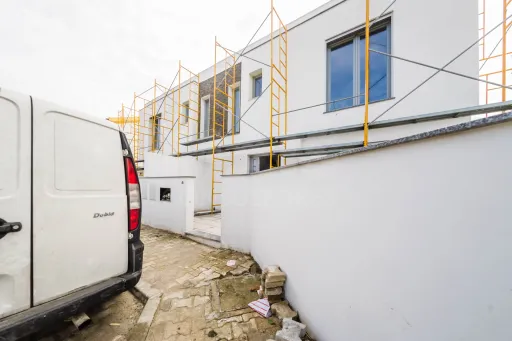 Exclusiva Moradia T4 Moderna com Conforto e Elegância Perto das Praias de Peniche