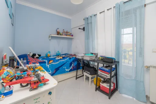 Apartamento T1 com parqueamento e arrecadação em Samora Correia