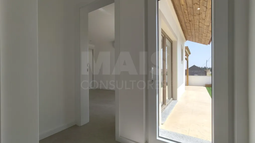 Single-Story 2-Bedroom + 1 House with Pool, Outbuilding, and 3,476 m² Lot | Comfort, Privacy, and Quality of Life