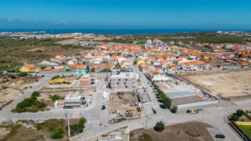 New 3-Bedroom Apartment, a 10-Minute Walk from Baleal Beach