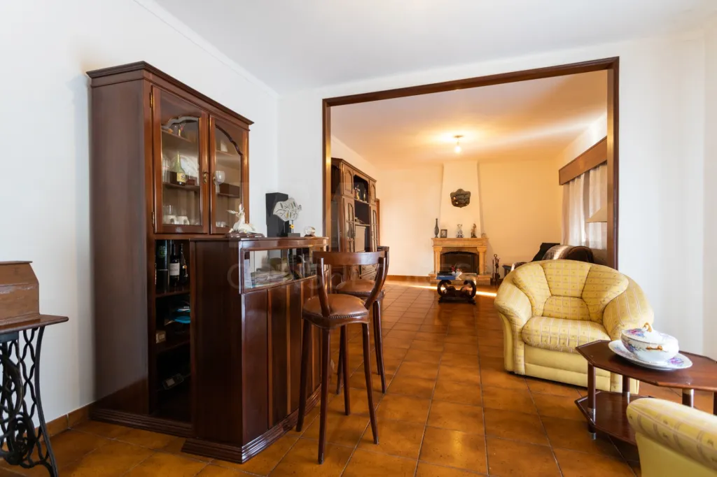 Moradia Térrea V3 com terreno urbano de 3780m2 no Alentejo